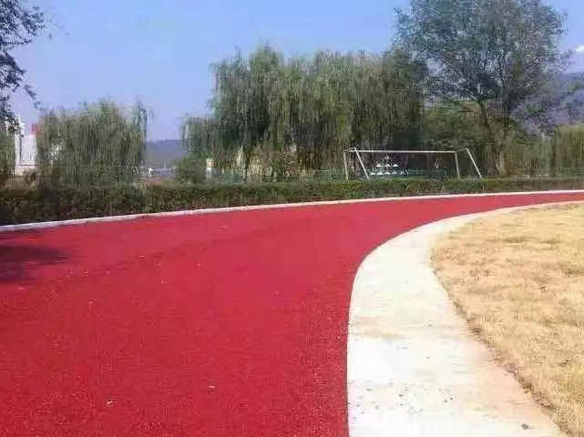 彩色防滑路面裂纹主要原因及预防措施