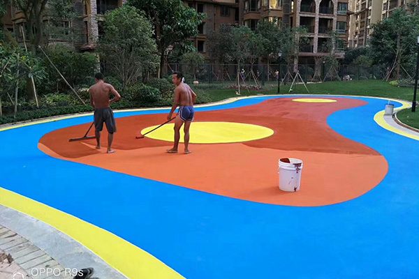 小区彩色沥青摊铺